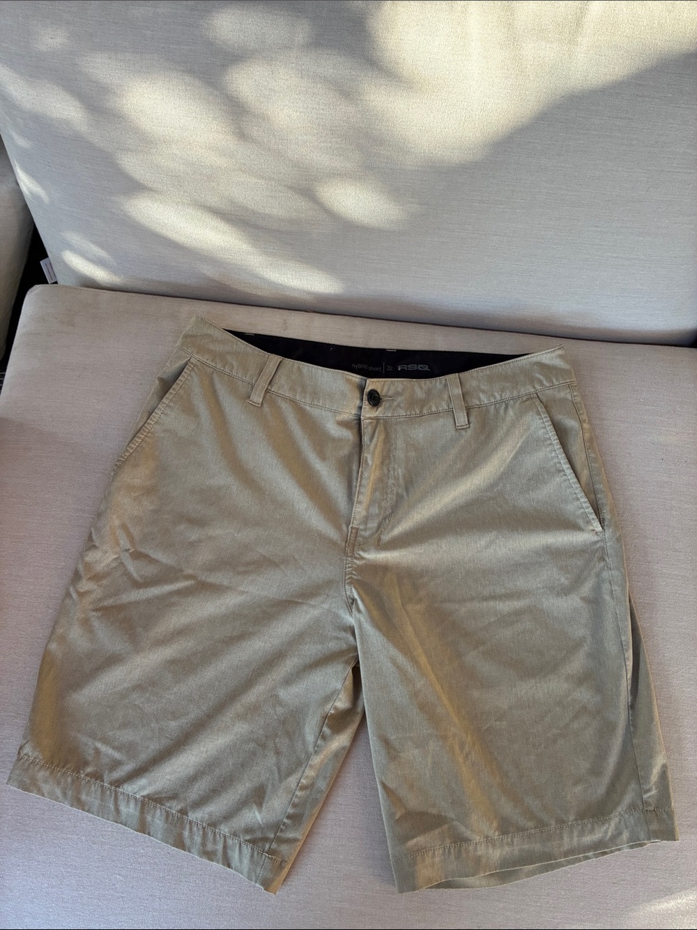 RSQ Men's Flat Front Chino Shorts in Light Khaki